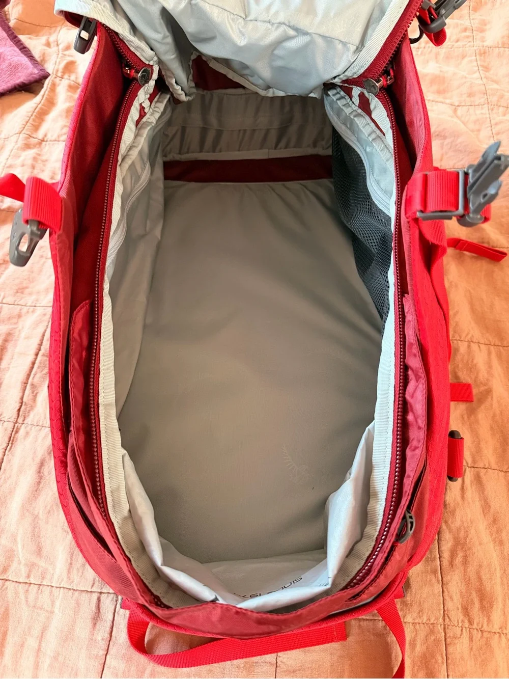 OSPREY Porter 46 Backpack in Red - like new